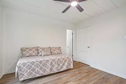 605 Bishop Street, Smithville, TX 78957 - Photo 20