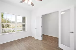 25617 Flora Bella Ln, Elgin, TX 78621 - Photo 14