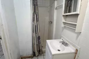 220 Stratford Ct, San Antonio, TX 78223 - Photo 14