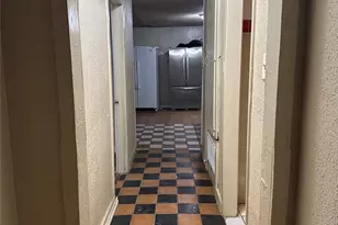 220 Stratford Ct, San Antonio, TX 78223 - Photo 4