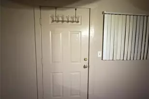 220 Stratford Ct, San Antonio, TX 78223 - Photo 2