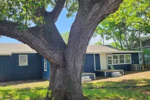 103 N Rhomberg St, Burnet, TX 78611 - Photo 4