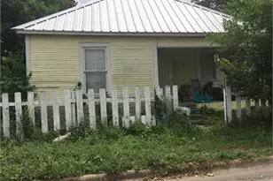 900 E Live Oak St, Lockhart, TX 78644 - Photo 4