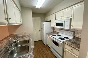 1013 Hyridge St, Round Rock, TX 78664 - Photo 4