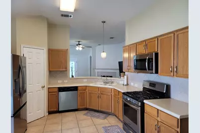 108 Warner Bend, Hutto, TX 78634 - Photo 6