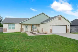 125 Naalehu Ct, Bastrop, TX 78602 - Photo 2
