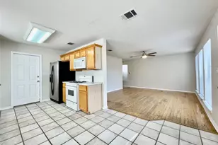 609 Chicago St, San Marcos, TX 78666 - Photo 4