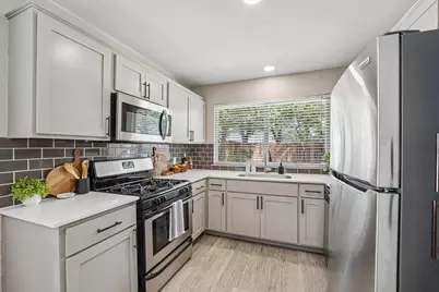 704 Buckingham Place, Austin, TX 78745 - Photo 4