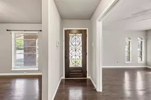 310 De Soto Dr, Universal City, TX 78148 - Photo 4