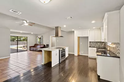 310 De Soto Drive, Universal City, TX 78148 - Photo 8