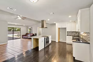 310 De Soto Dr, Universal City, TX 78148 - Photo 8