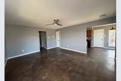 207 S Creek Street, Fredericksburg, TX 78624 - Photo 6