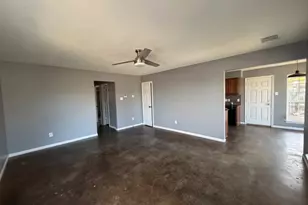 207 S Creek St, Fredericksburg, TX 78624 - Photo 6