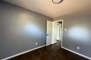 207 S Creek St, Fredericksburg, TX 78624 - Photo 16