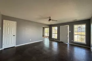 207 S Creek St, Fredericksburg, TX 78624 - Photo 8