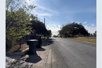 207 S Creek Street, Fredericksburg, TX 78624 - Photo 2