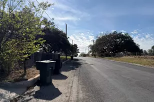 207 S Creek St, Fredericksburg, TX 78624 - Photo 2