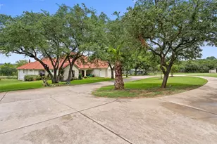 22658 Felicia Dr, Spicewood, TX 78669 - Photo 2