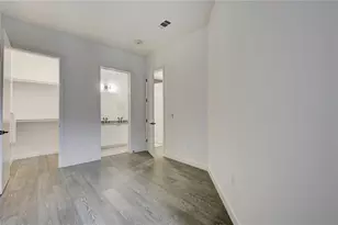 800 Embassy Dr, Austin, TX 78702 - Photo 14