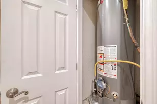 2700 Catalina Dr, Austin, TX 78741 - Photo 16