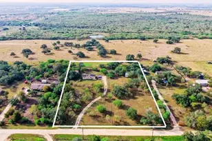 256 High Ridge Meadows Dr, Gonzales, TX 78629 - Photo 4