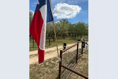 256 High Ridge Meadows Drive, Gonzales, TX 78629 - Photo 2