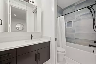 2104 E 2nd St, Austin, TX 78702 - Photo 24