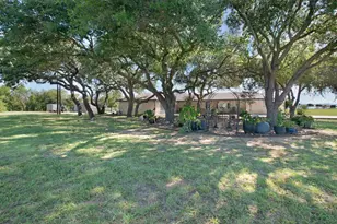 208 Iris Ln Ln, Buchanan Dam, TX 78609 - Photo 4