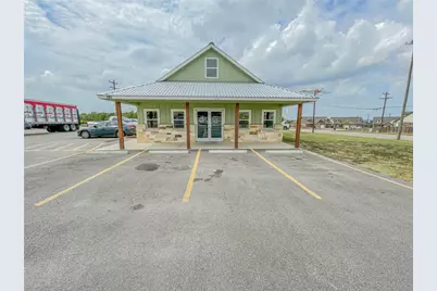 191 Town Center Boulevard, Jarrell, TX 76537 - Photo 4