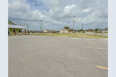 191 Town Center Boulevard, Jarrell, TX 76537 - Photo 14