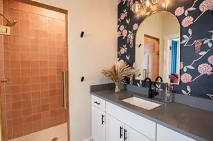 930 S Eagle St, Fredericksburg, TX 78624 - Photo 4
