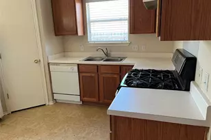 364 Leonardo Dr, Kyle, TX 78640 - Photo 2