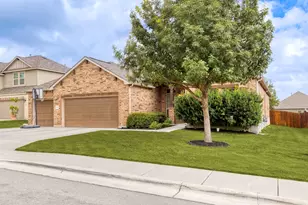 427 Wood Duck Dr, New Braunfels, TX 78130 - Photo 2