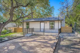 10710 Crestview Dr, Jonestown, TX 78645 - Photo 2