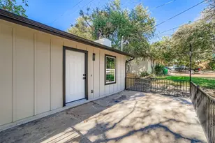 10710 Crestview Dr, Jonestown, TX 78645 - Photo 4