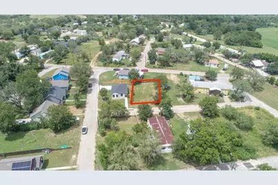 112 Field Street, Luling, TX 78648 - Photo 8