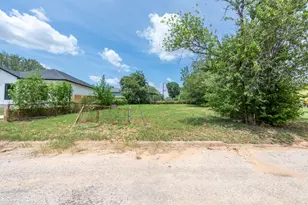 112 Field St, Luling, TX 78648 - Photo 1