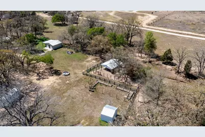 359 N County Line Road, Elgin, TX 78621 - Photo 12
