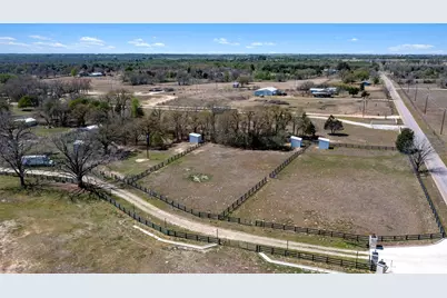 359 N County Line Road, Elgin, TX 78621 - Photo 8