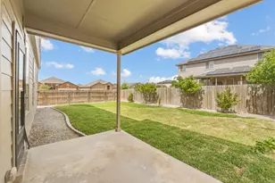 301 Serpentine Ln, Jarrell, TX 76537 - Photo 32