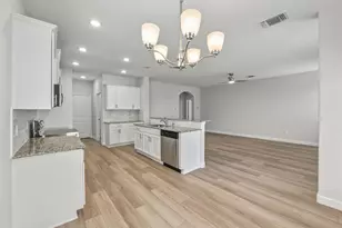 301 Serpentine Ln, Jarrell, TX 76537 - Photo 6