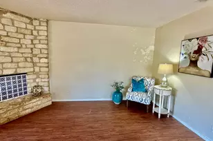 402 Hedgewood Dr, Georgetown, TX 78628 - Photo 2