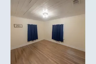 107 W 7th Street, Elgin, TX 78621 - Photo 4