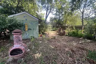 107 W 7th St, Elgin, TX 78621 - Photo 6