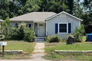 107 W 7th St, Elgin, TX 78621 - Photo 1