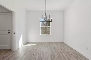 111 Kingwood Dr, Elgin, TX 78621 - Photo 16