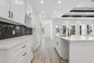 111 Kingwood Dr, Elgin, TX 78621 - Photo 12