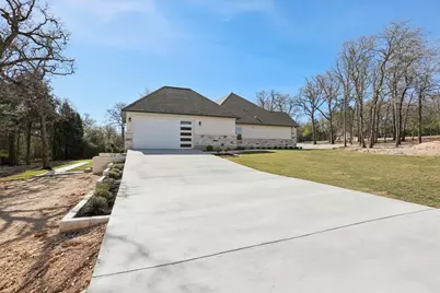 111 Kingwood Drive, Elgin, TX 78621 - Photo 4