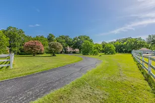1905 Great Oaks Dr, Round Rock, TX 78681 - Photo 4