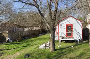 729 Chihuahua St, Lockhart, TX 78644 - Photo 2